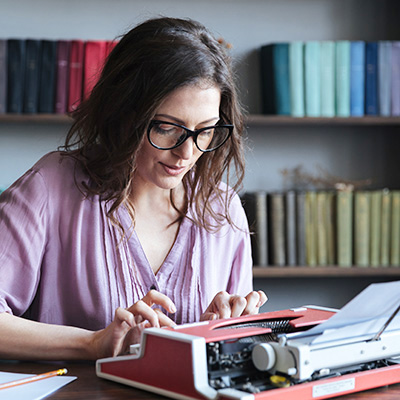 Az online marketing tanfolyam képzés hetedik célcsoportja a marketing szövegírók Szövegíróként tanuld meg a marketing szövegírást, a landing page marketinget, a keresőoptimalizált szövegírást